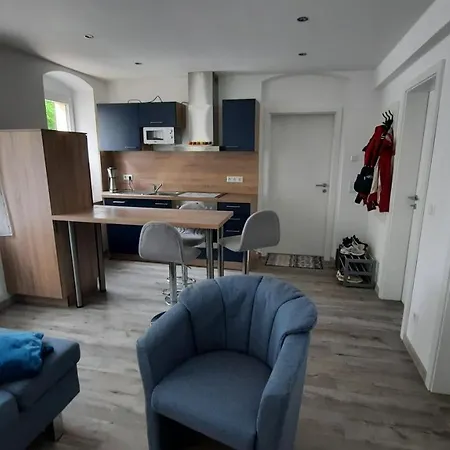 Boehle In Apartment *